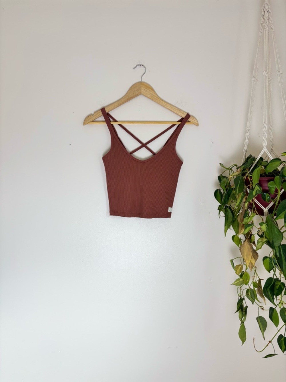 Vuori Rib Crop Tank In Rust - Picture 4 of 9